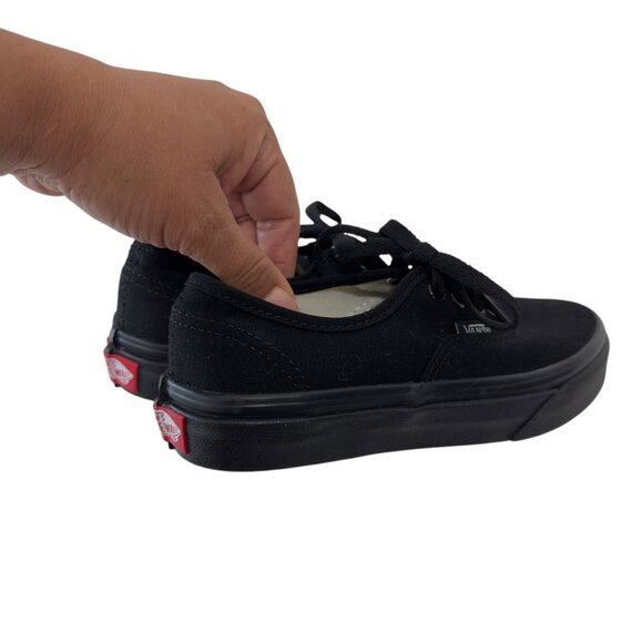 Vans Authentic Low Top Canvas Sneaker Black Unisex KIDS SZ 1 Classic Skate Shoes - Picture 3 of 15